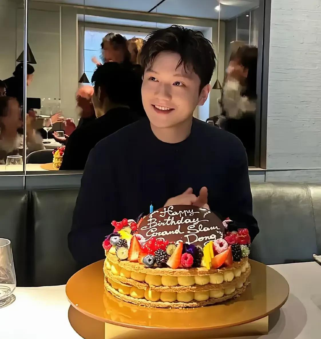 关于萨克拉门托国王训练开放日，赛前官宣签约引欢呼，德甲在即，资深球员宣示担当的信息